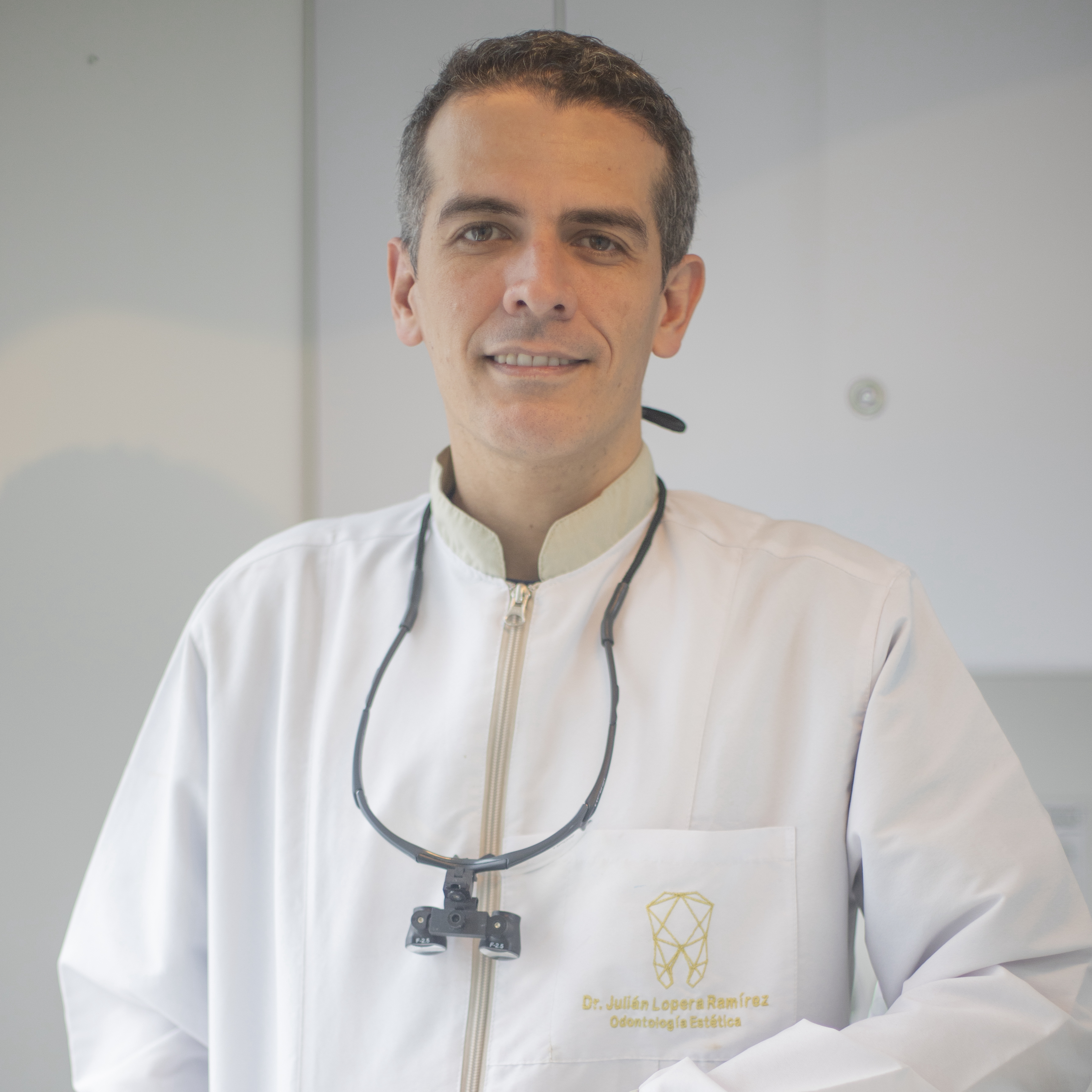 Dr. Julián Lopera